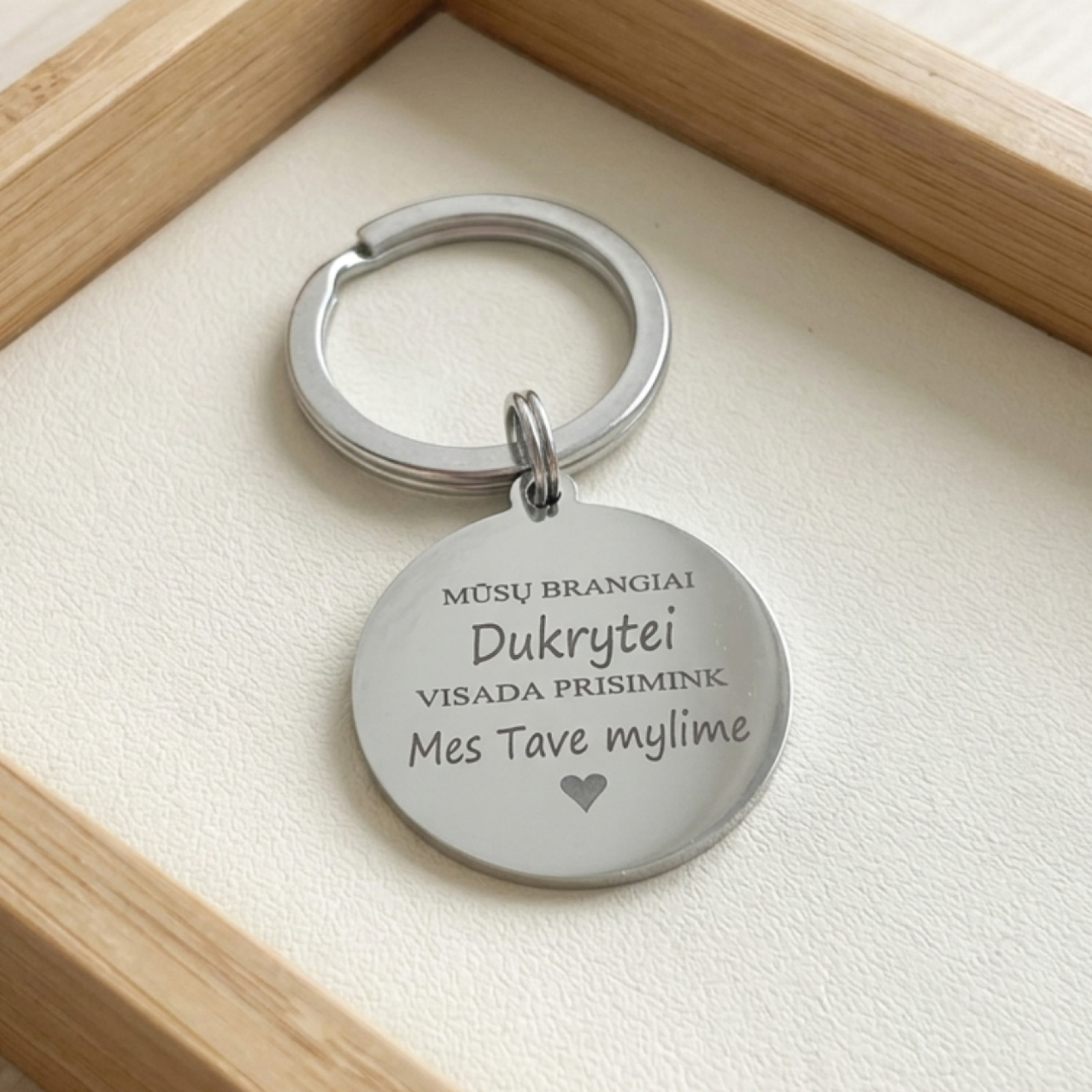 Apvalus Raktų pakabukas Dukrytei Apvalus Raktų pakabukas Dukrytei