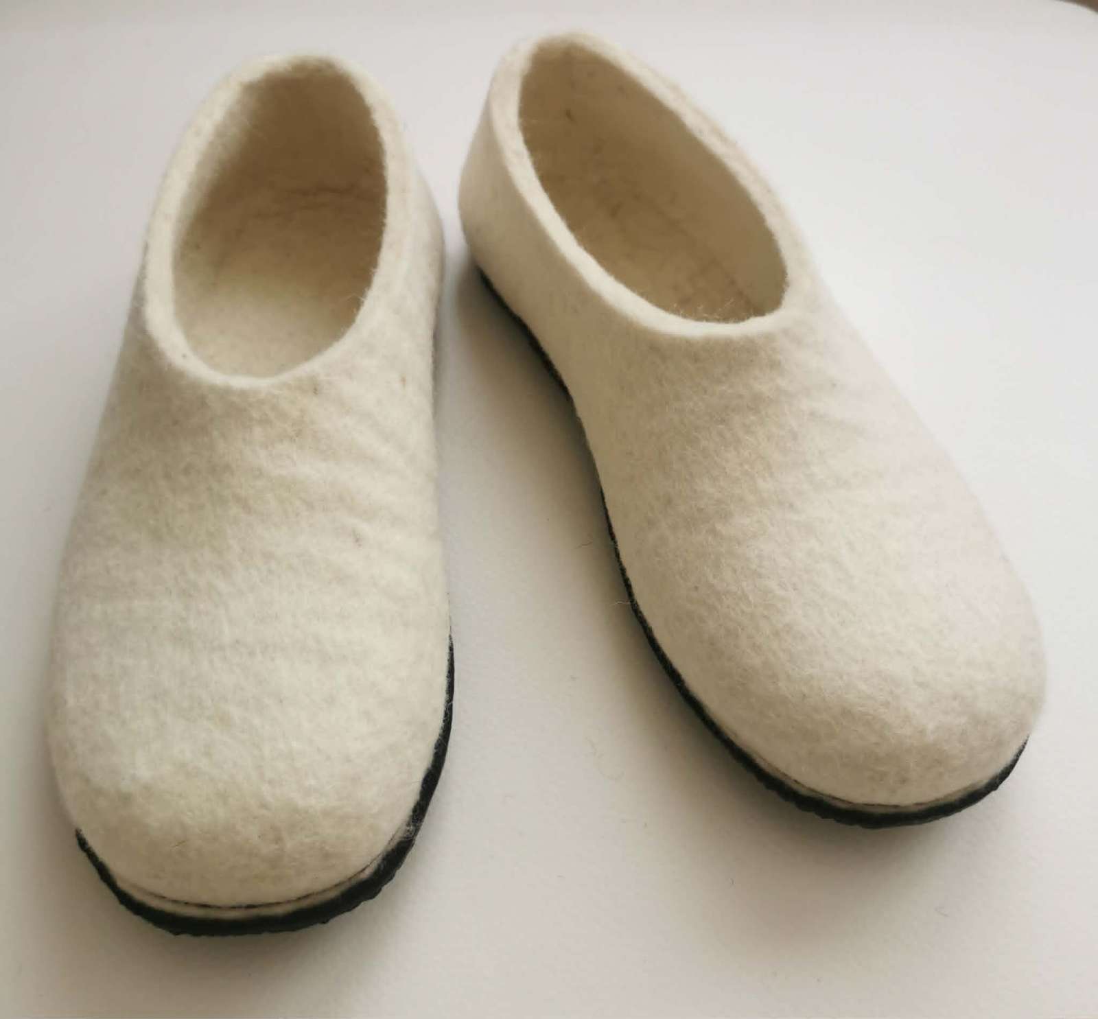 Baltos Veltos Vilnos Šlepetės Baltos Veltos Vilnos Šlepetės