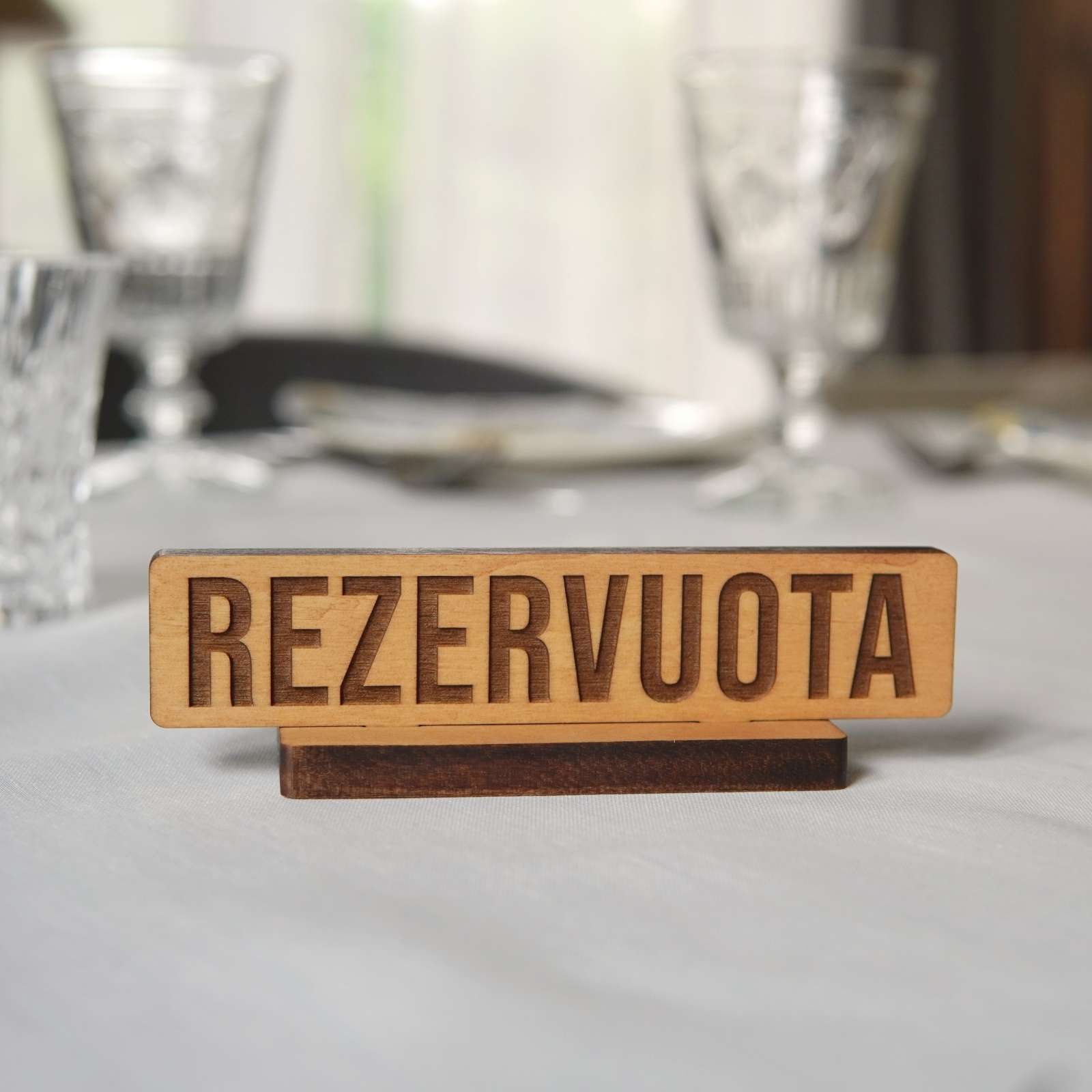 Dvipusis medinis stalo stovelis „Rezervuota“ Dvipusis medinis stalo stovelis „Rezervuota“