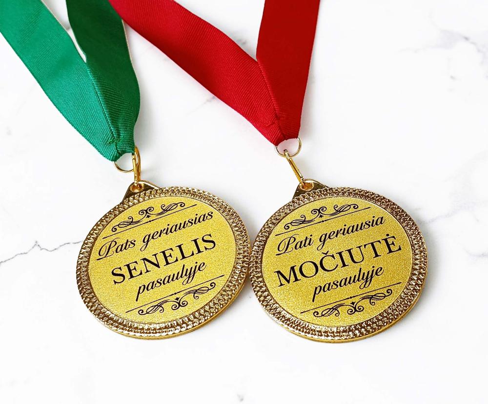 Metaliniai medaliai „Pats geriausias senelis pasaulyje“ ir „Pati geriausia močiutė pasaulyje“ Metaliniai medaliai „Pats geriausias senelis pasaulyje“ ir „Pati geriausia močiutė pasaulyje“