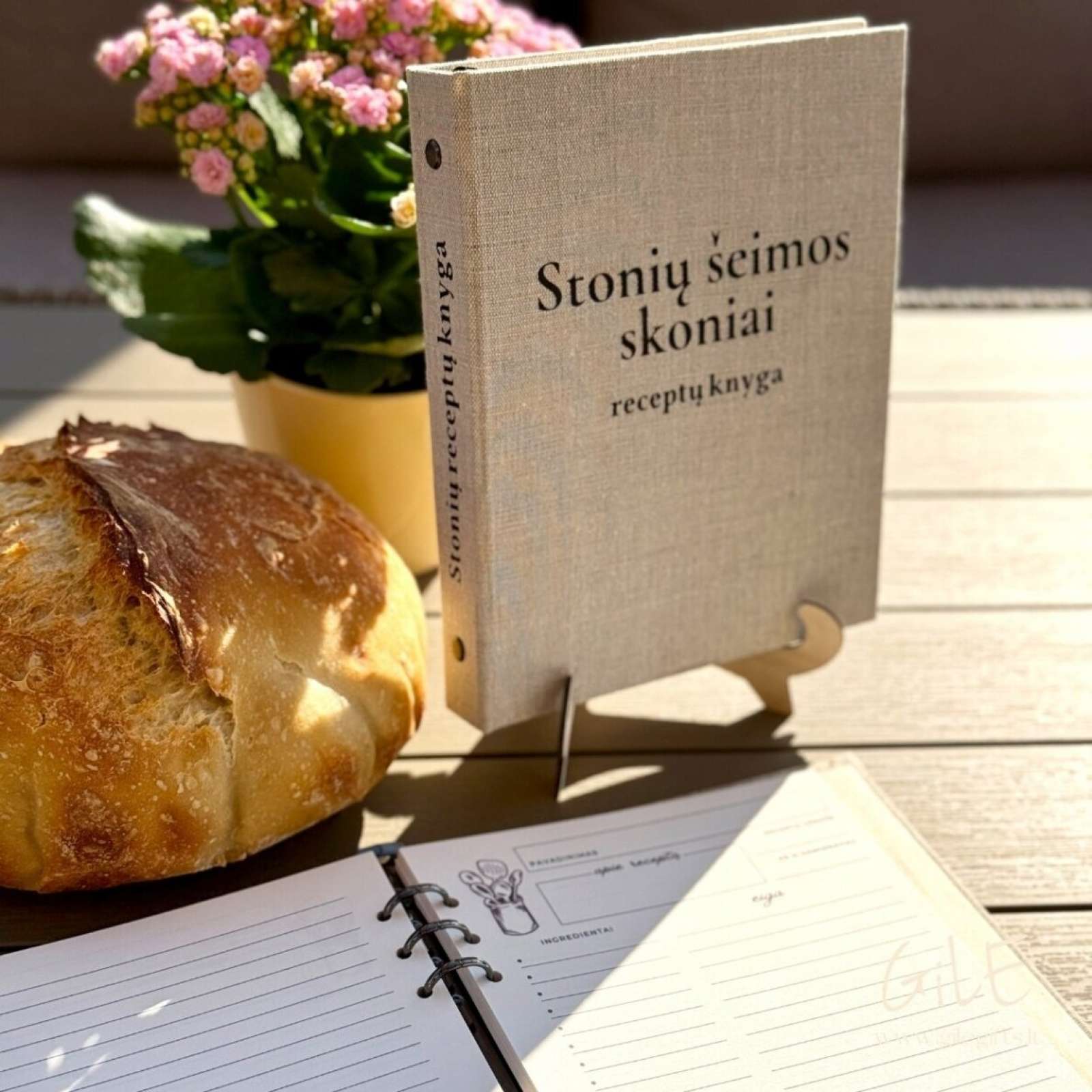 Personalizuota receptų knyga „Mūsų šeimos skoniai“ Personalizuota receptų knyga „Mūsų šeimos skoniai“
