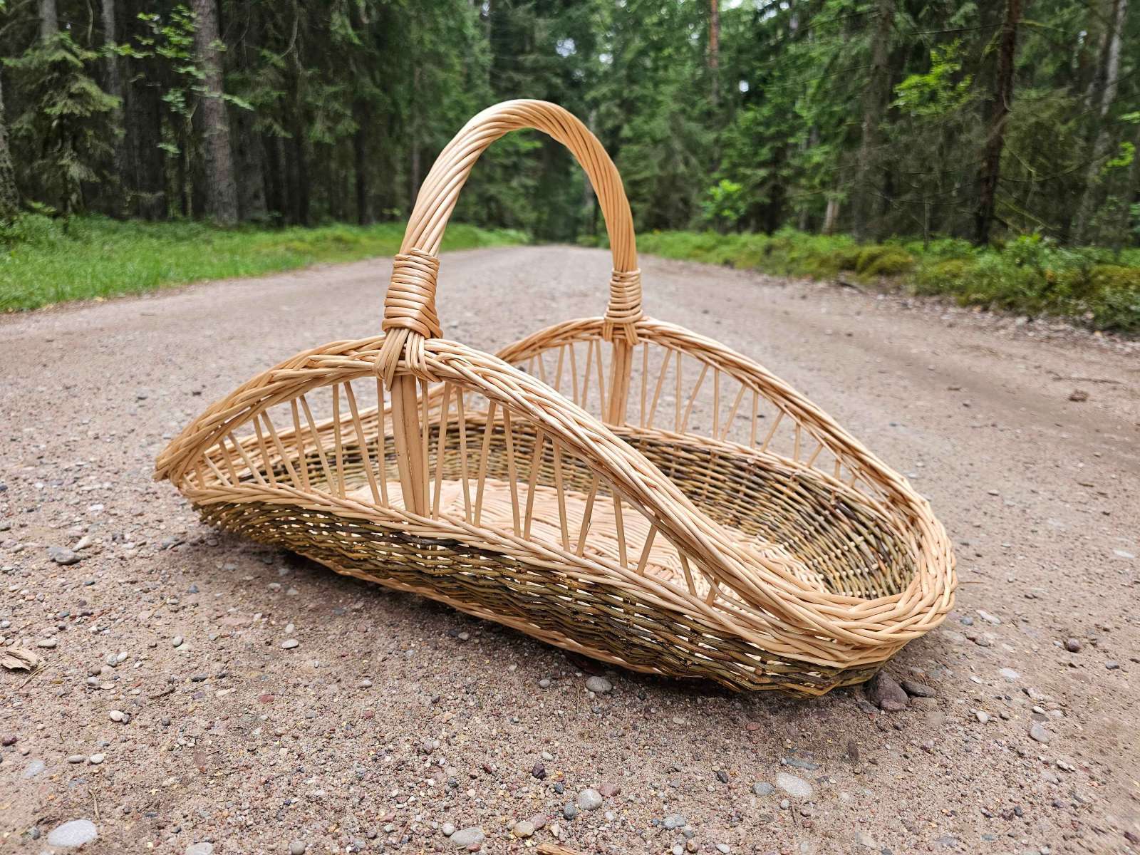 Didelė sodo pintinė su pinta juosta Didelė sodo pintinė su pinta juosta
