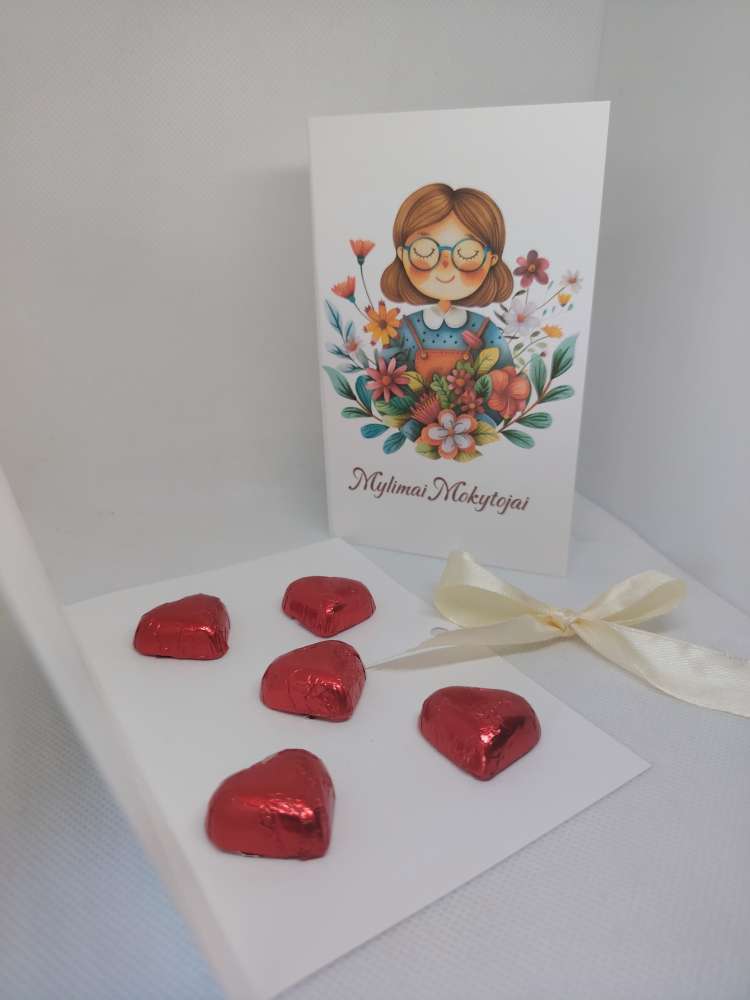 Atvirukas Mokytojai su šokolado širdelėmis Atvirukas Mokytojai su šokolado širdelėmis