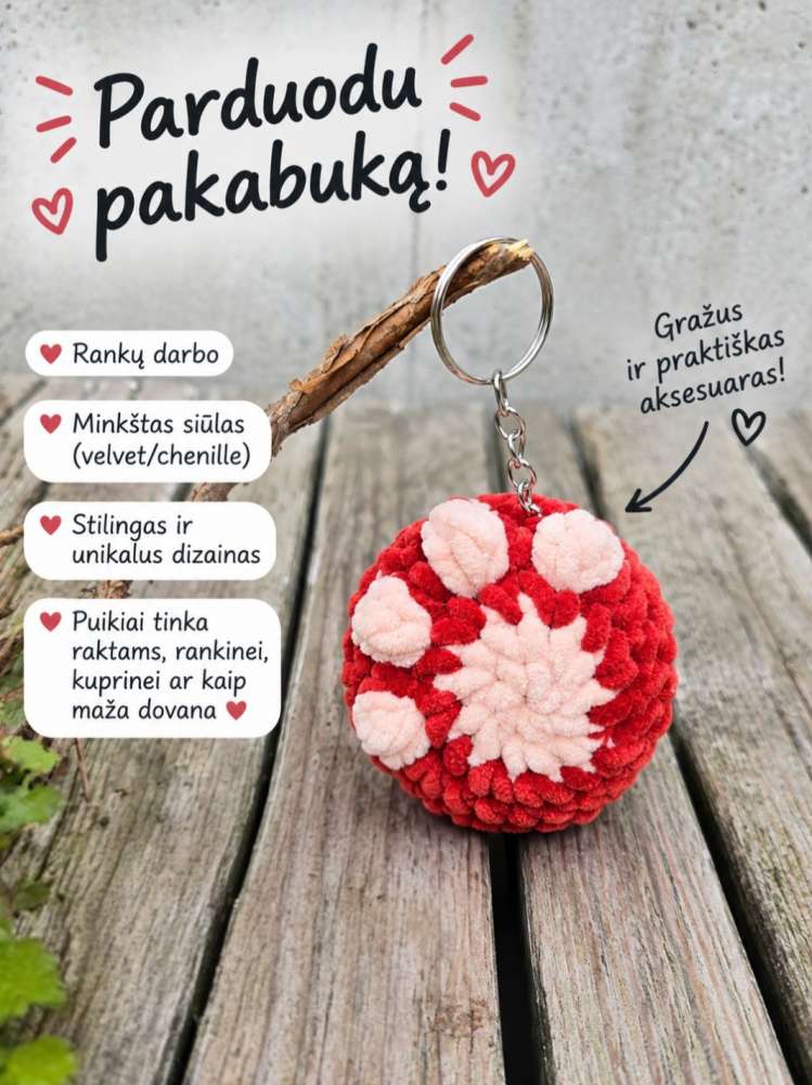 Pliušiniai pakabukai ,,Pėdutės". Pliušiniai pakabukai ,,Pėdutės".