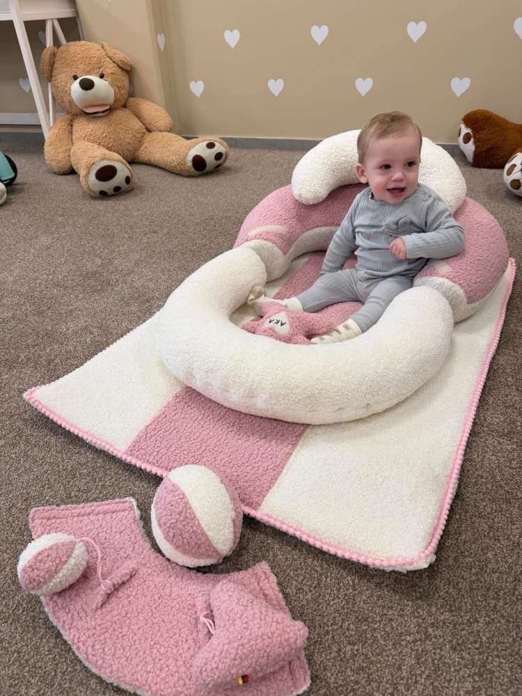 Sėdinukas kūdikiams „Komfortas“ su kilimėliu 95x75 cm – rankų darbo dovana naujagimiui | Teddy ledinukas Sėdinukas kūdikiams „Komfortas“ su kilimėliu 95x75 cm – rankų darbo dovana naujagimiui | Teddy ledinukas