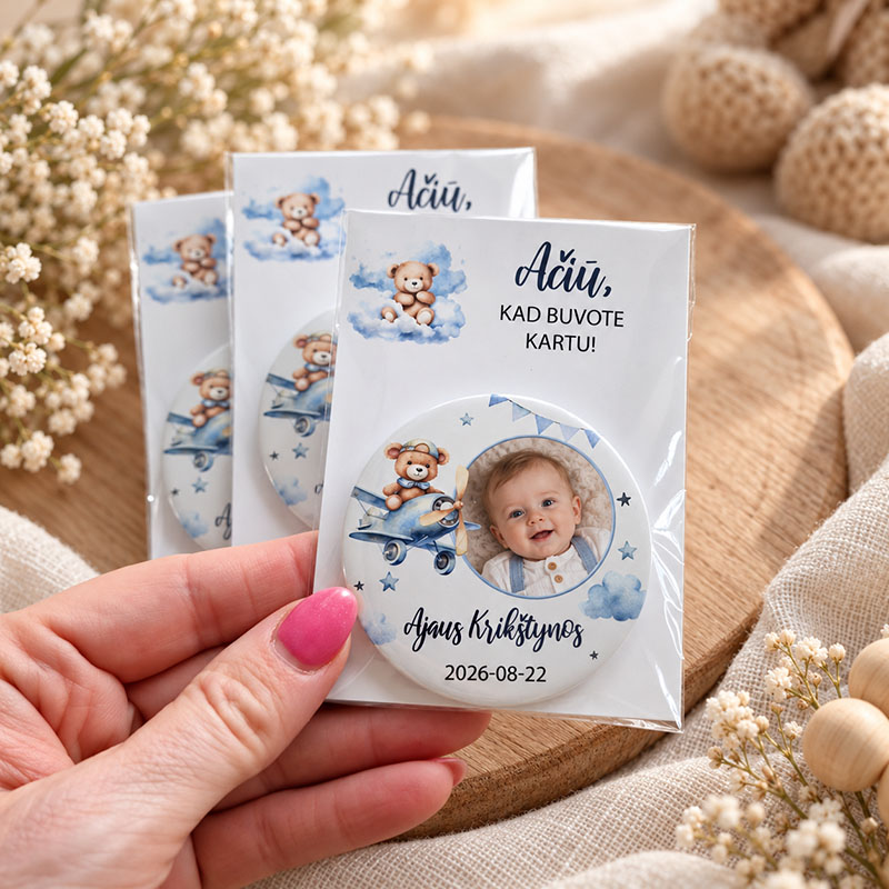 Magnetukai berniuko krikštynoms „Meškiukas lektuve“ Magnetukai berniuko krikštynoms „Meškiukas lektuve“